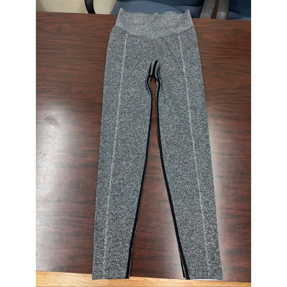 PINK Victoria’s Secret Grey High Waisted Athletic Leggings Size Small